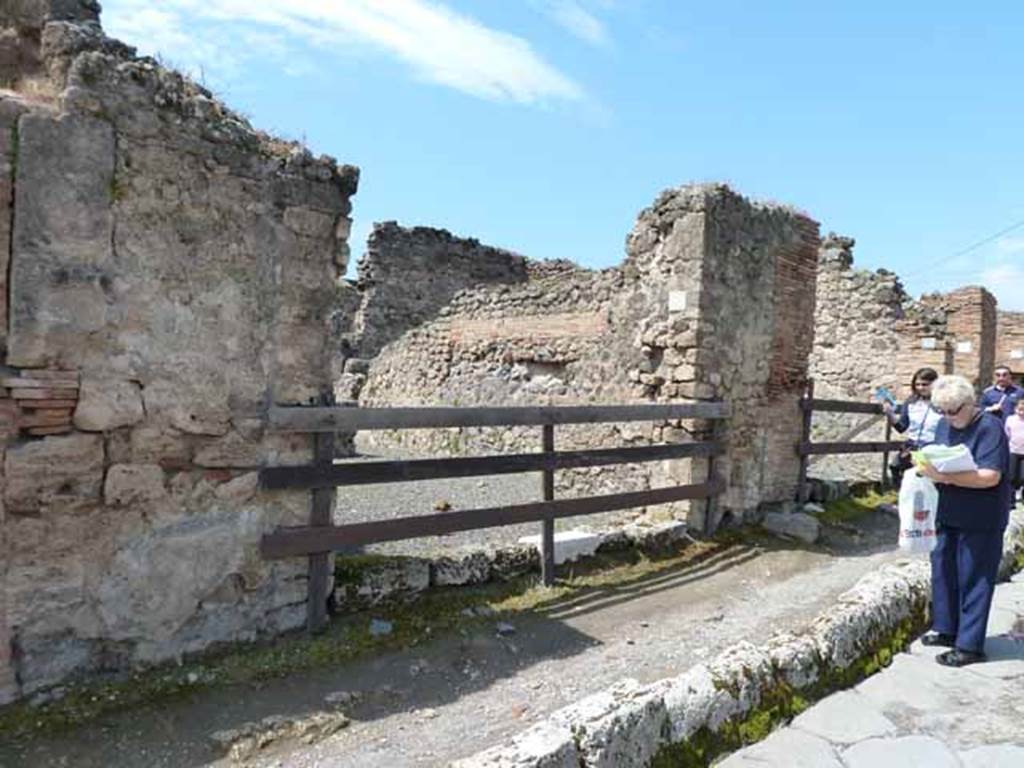 VII.1.27 Pompeii. May 2010. Entrance on Via Stabiana. In January 1848, painted graffiti were found on the wall to the left, between VII.1.26 and 27 (see VII.1.26)