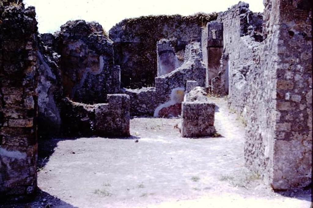 VII.1.27 Pompeii. 1966. Looking west across the shop-room towards a rear room and corridor. Photo by Stanley A. Jashemski.
Source: The Wilhelmina and Stanley A. Jashemski archive in the University of Maryland Library, Special Collections (See collection page) and made available under the Creative Commons Attribution-Non Commercial License v.4. See Licence and use details.
J66f0714