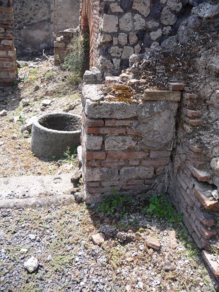 VII.1.36 Pompeii. October 2009. 
Looking south to south-west corner of atrium. Photo courtesy of Jared Benton.