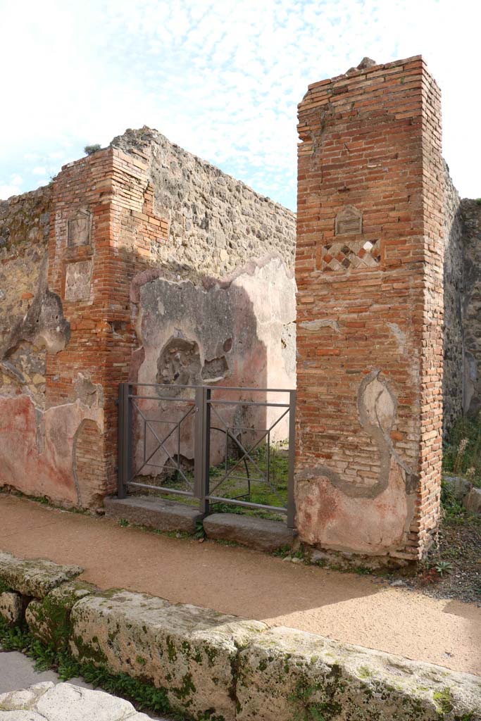 VII.1.36 Pompeii. December 2018. 
Looking east towards entrance doorway. Photo courtesy of Aude Durand.