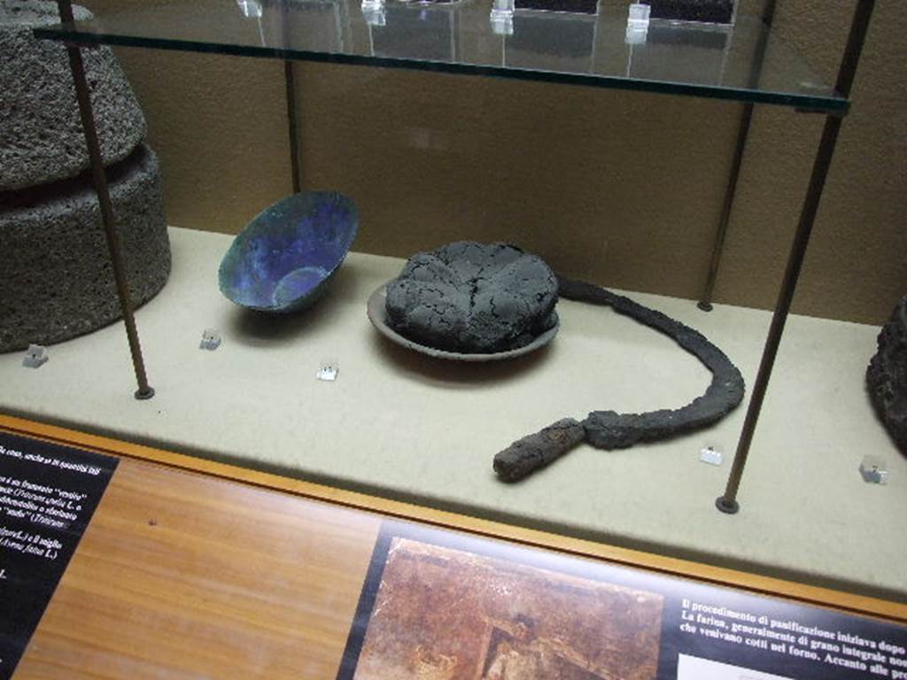 VII.1.36 Pompeii. Modestus Bakery.  Loaf found in bakery. Now in Boscoreale Antiquarium.