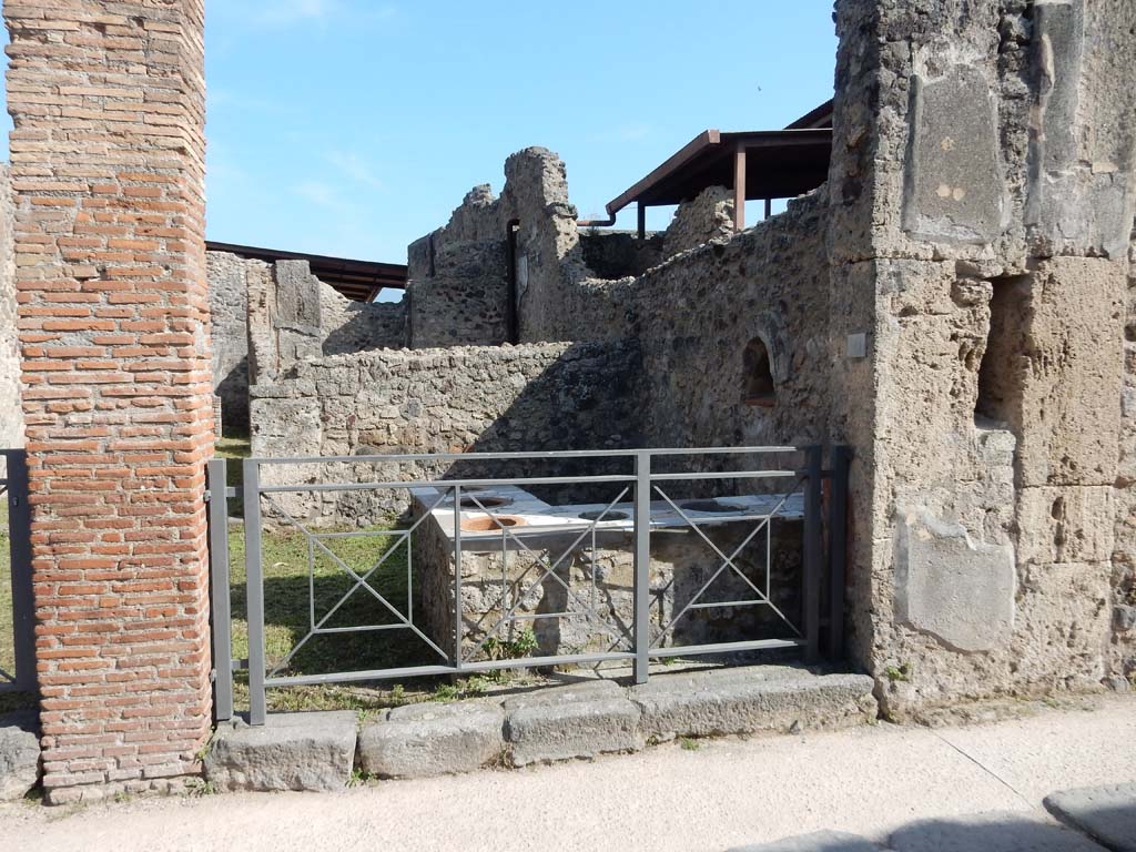 VII.1.39 Pompeii. June 2019. Looking south towards entrance on Via degli Augustali. Photo courtesy of Buzz Ferebee.