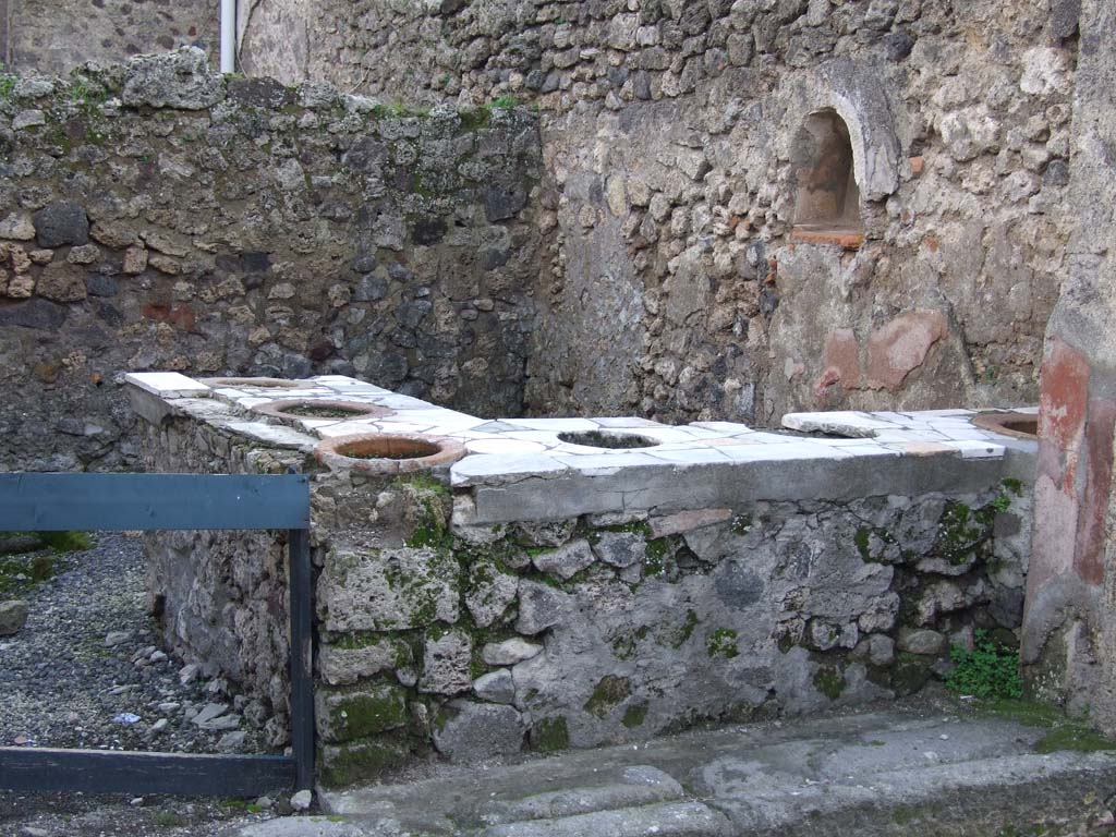 VII.1.39 Pompeii. December 2006. Counter with six terracotta urns.