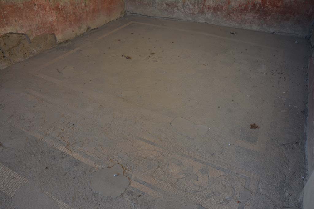 VII.1.40 Pompeii. September 2019. West ala 3a, looking south-west across flooring with central emblema.
Foto Annette Haug, ERC Grant 681269 DÉCOR.