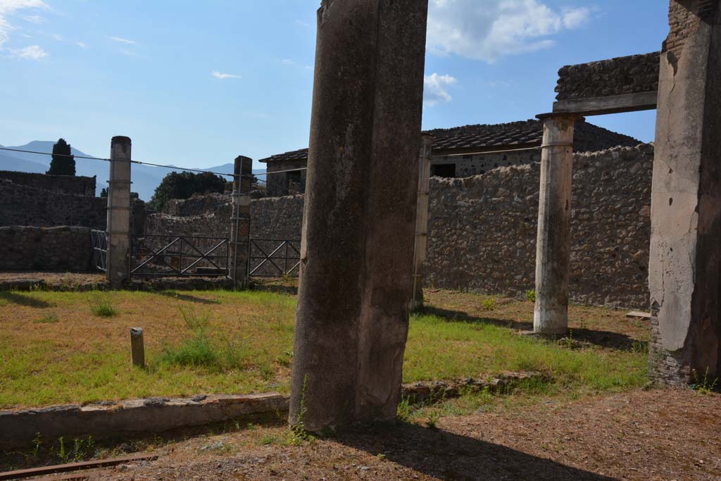 VII.1.40 Pompeii. September 2019. Looking south-west across peristyle garden.
Foto Annette Haug, ERC Grant 681269 DÉCOR.