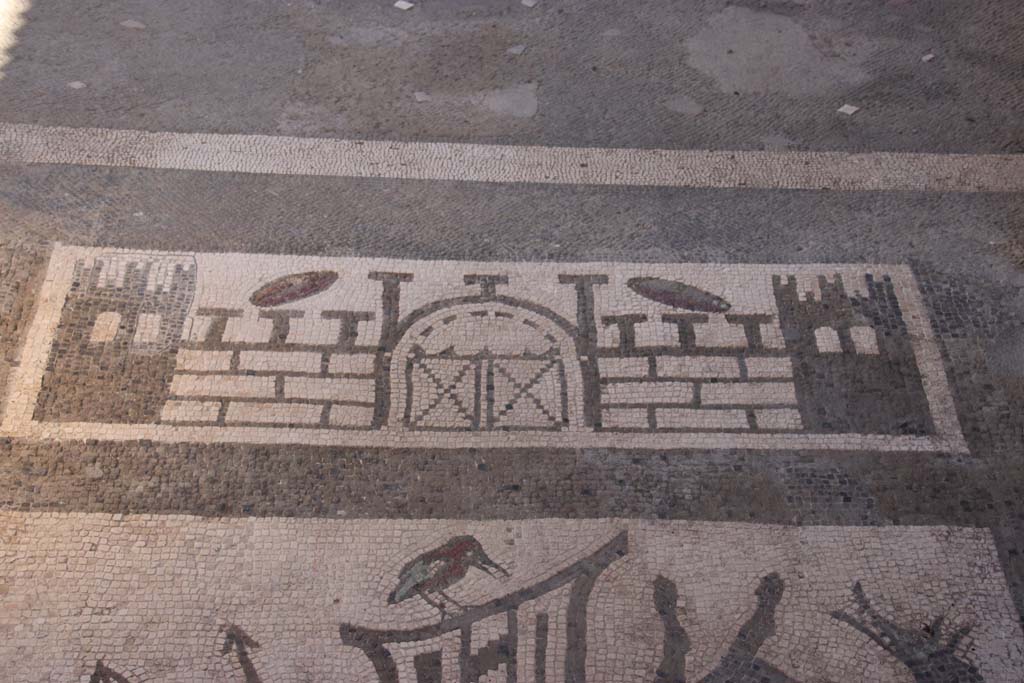 VII.1.40 Pompeii. September 2017. South end of mosaic, with threshold adjoining the floor of the atrium.
Photo courtesy of Klaus Heese.