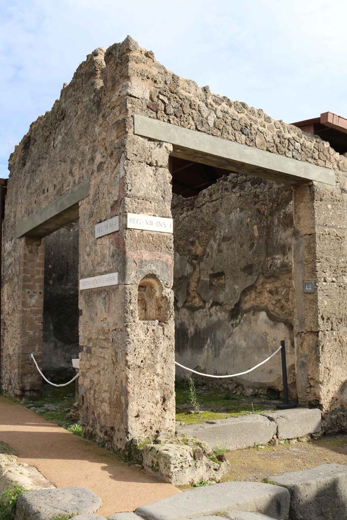 VII.1.42, Pompeii, on right. December 2018. 
Two linked doorways on corner of Vicolo del Lupanare, lower right and Via degli Augustali, lower left.
Photo courtesy of Aude Durand.
