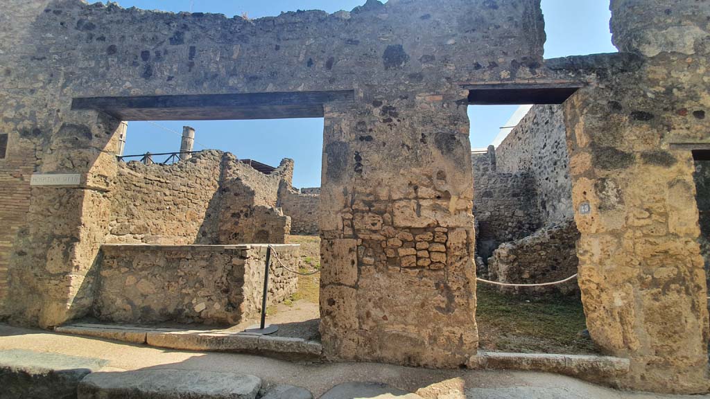 VII.1.44, on left, and VII.1.45, on right, Pompeii. July 2021. Looking east towards linked entrance doorways.
Foto Annette Haug, ERC Grant 681269 DÉCOR.