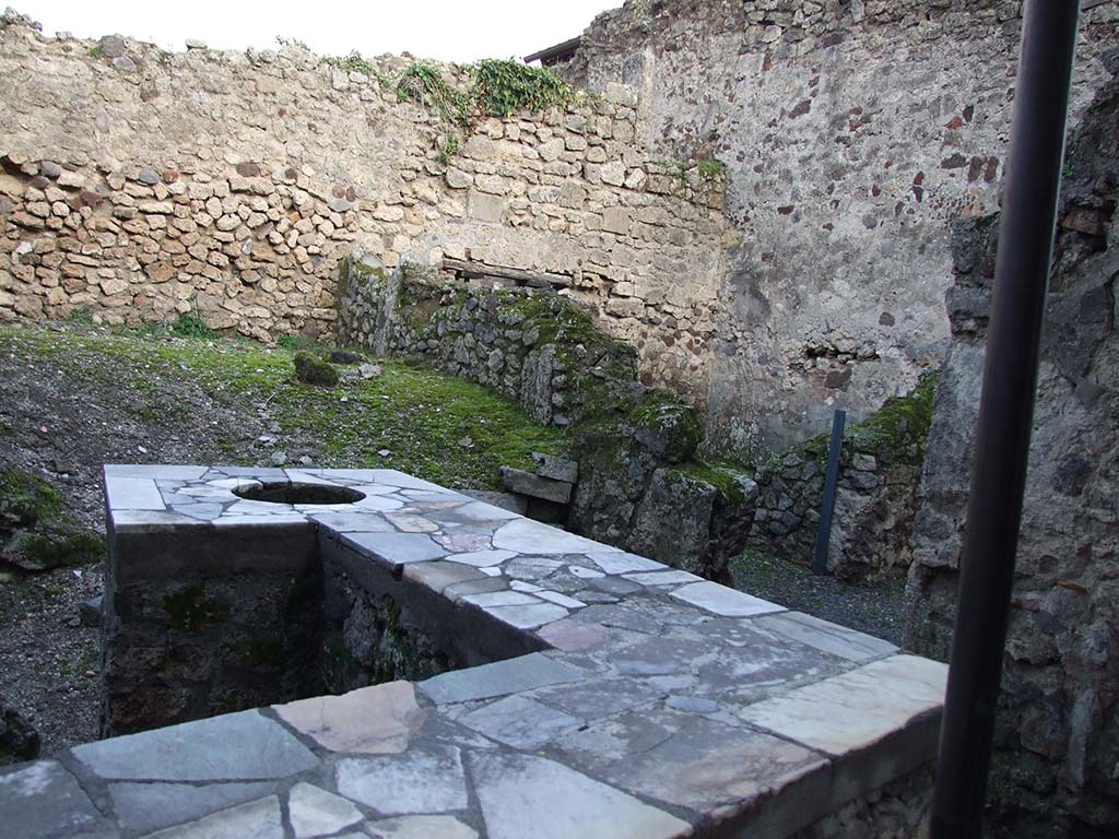 VII.1.44 Pompeii. December 2006. Looking across counter to south-east corner.