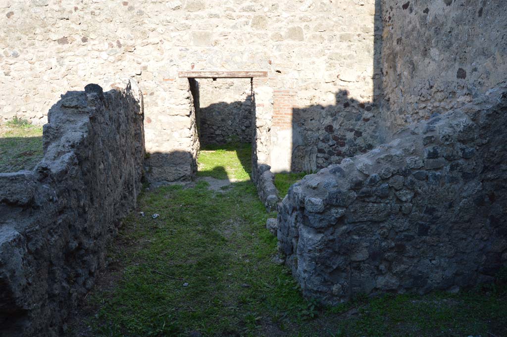 VII.1.45 Pompeii. October 2017. Looking east from entrance.
Foto Taylor Lauritsen, ERC Grant 681269 DÉCOR.