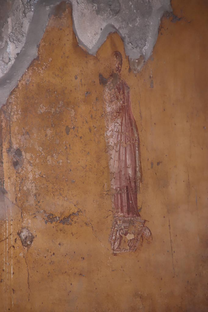VII.1.47 Pompeii, October 2023. 
Exedra 10, west wall in north-west corner, painted Muse Polyhymnia. Photo courtesy of Klaus Heese.
