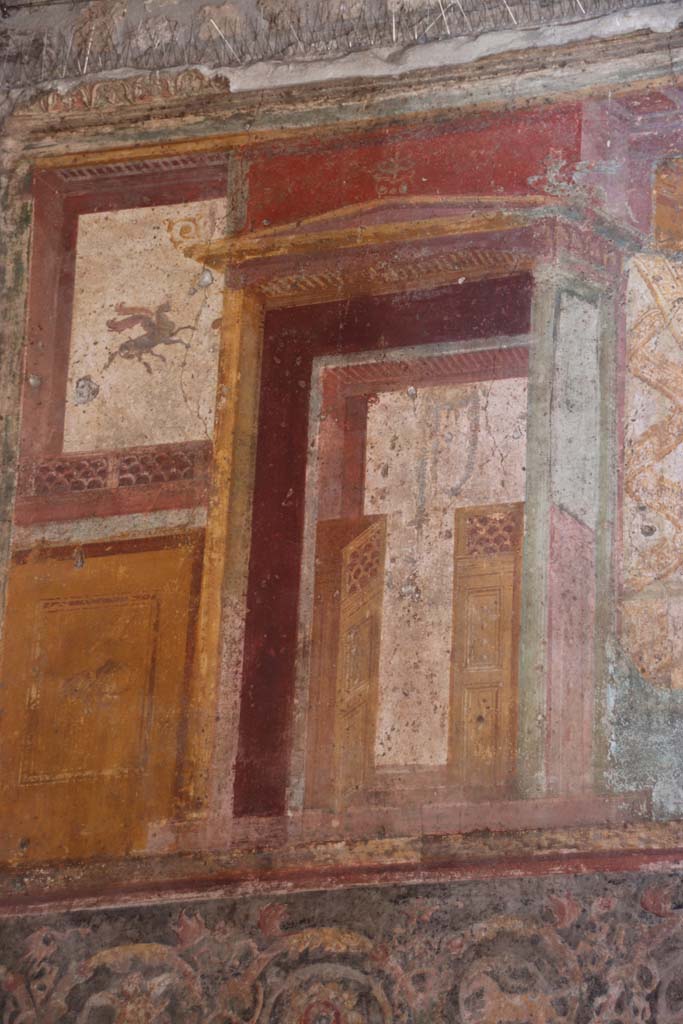 VII.1.47 Pompeii. September 2017. Exedra 10, detail from upper north wall at west end. 
Photo courtesy of Klaus Heese.