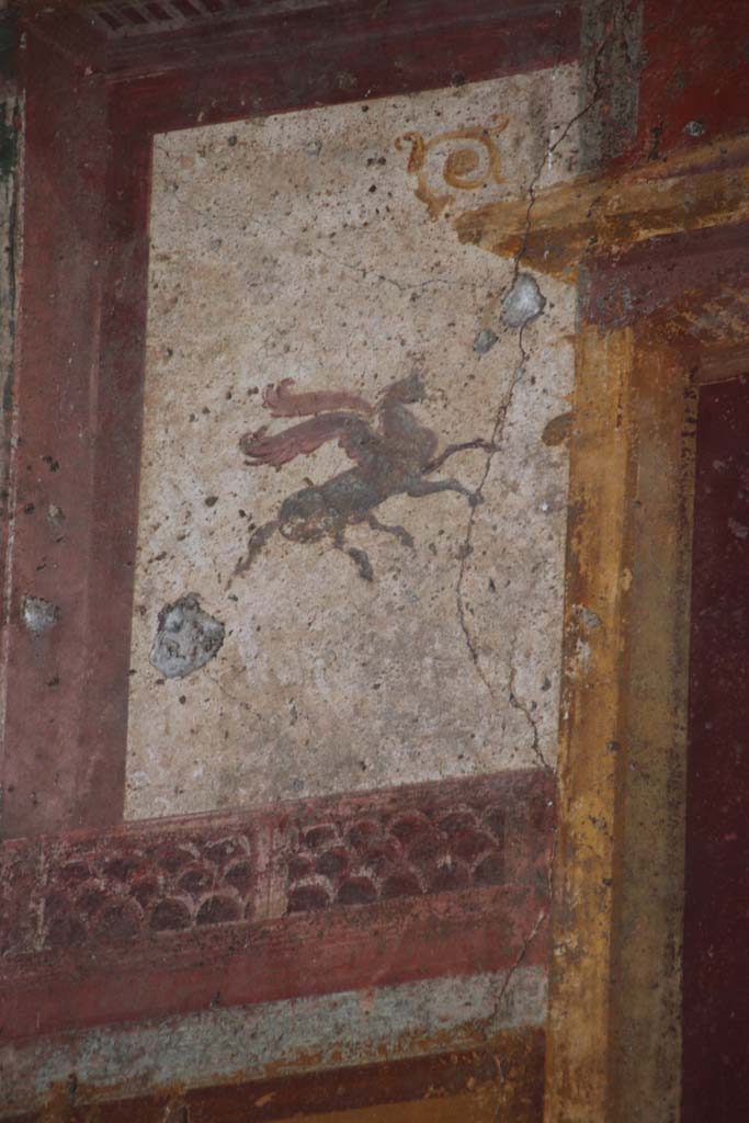 VII.1.47 Pompeii. September 2017. Exedra 10, detail from upper north wall at west end. 
Photo courtesy of Klaus Heese.