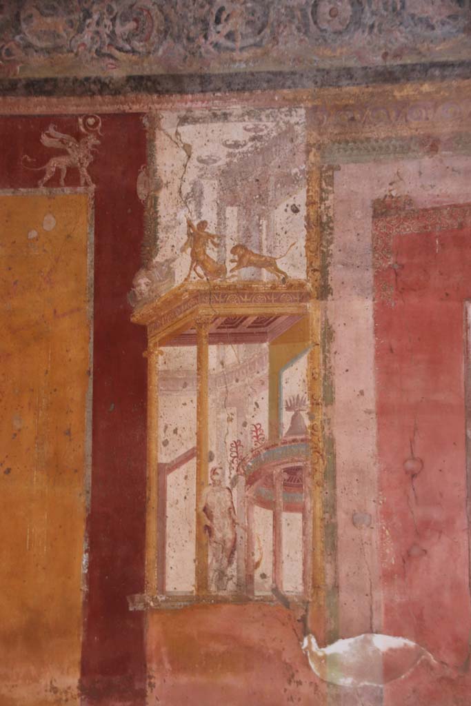 VII.1.47 Pompeii. September 2021.  
Exedra 10, detail from north wall at west end. Photo courtesy of Klaus Heese.
