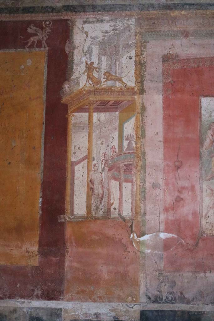 VII.1.47 Pompeii, December 2018.  
Exedra 10, detail from west end of north wall. Photo courtesy of Aude Durand.