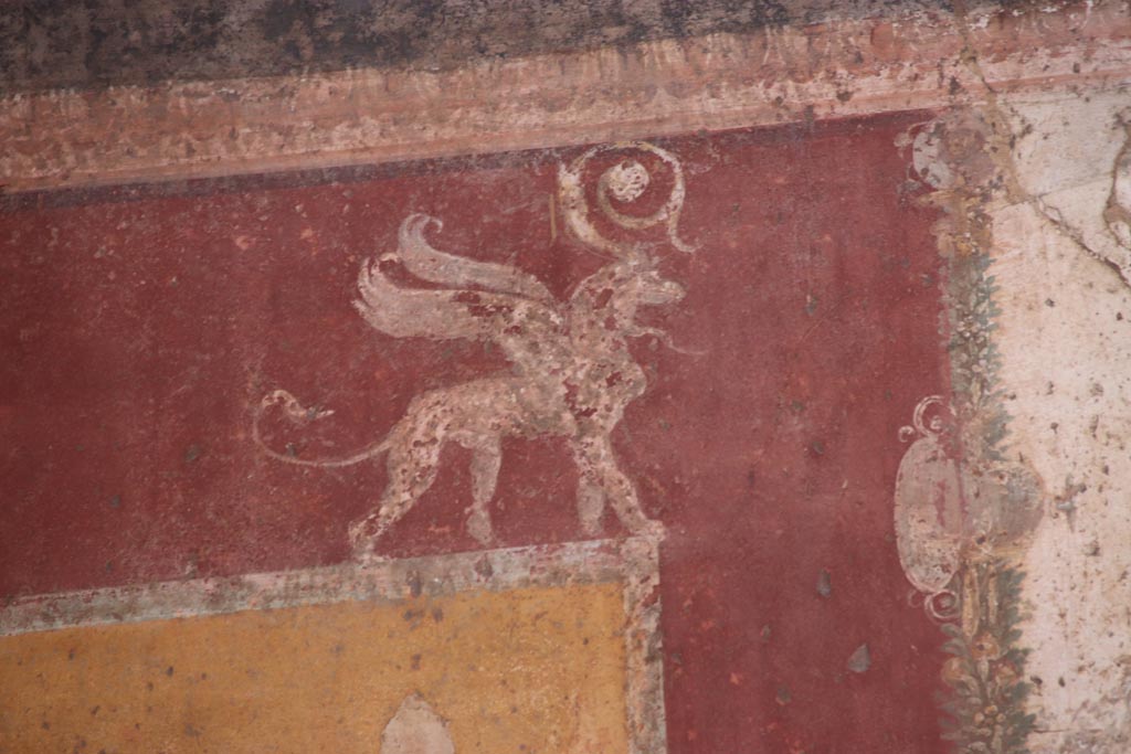 VII.1.47 Pompeii. October 2023  
Exedra 10, detail of painted griffin, from upper west end of north wall. Photo courtesy of Klaus Heese.