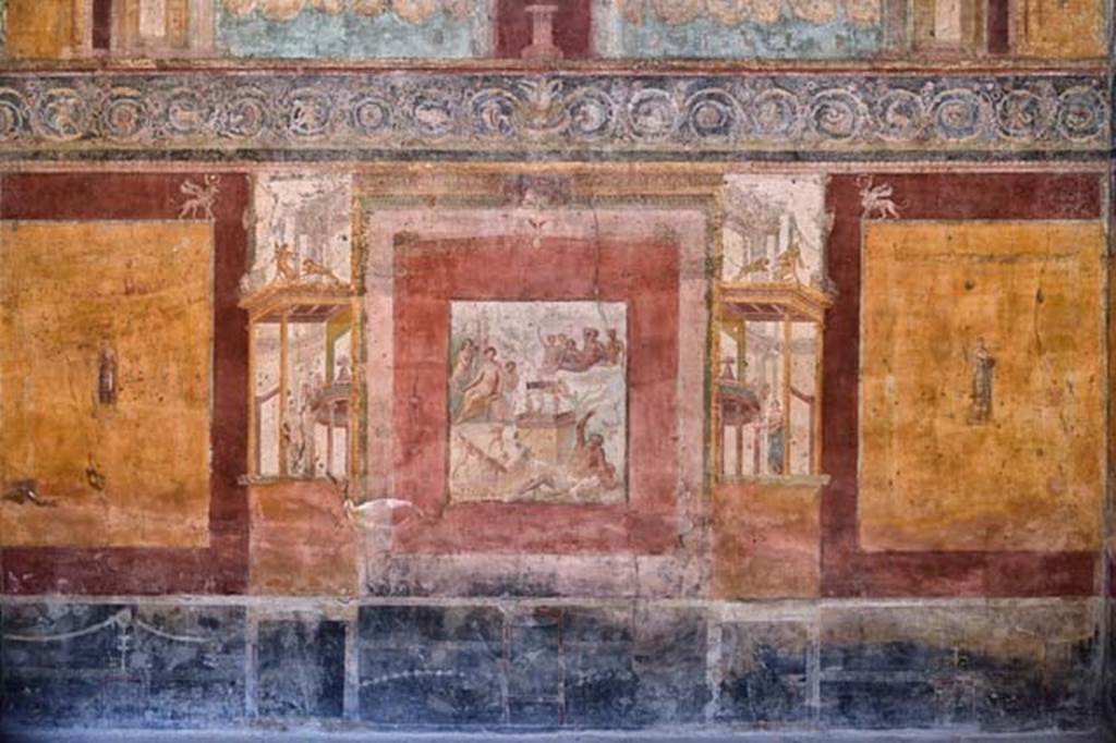 VII.1.47 Pompeii. April 2018. Exedra 10, central wall painting from north wall. Photo courtesy of Ian Lycett-King.  Use is subject to Creative Commons Attribution-NonCommercial License v.4 International.