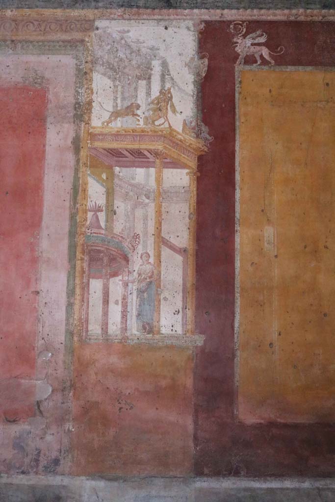 VII.1.47, Pompeii. December 2018. 
Exedra 10, detail figure of muse (Clio or Calliope?) in painted architectural decoration on east side of central painting on north wall.
Photo courtesy of Aude Durand.