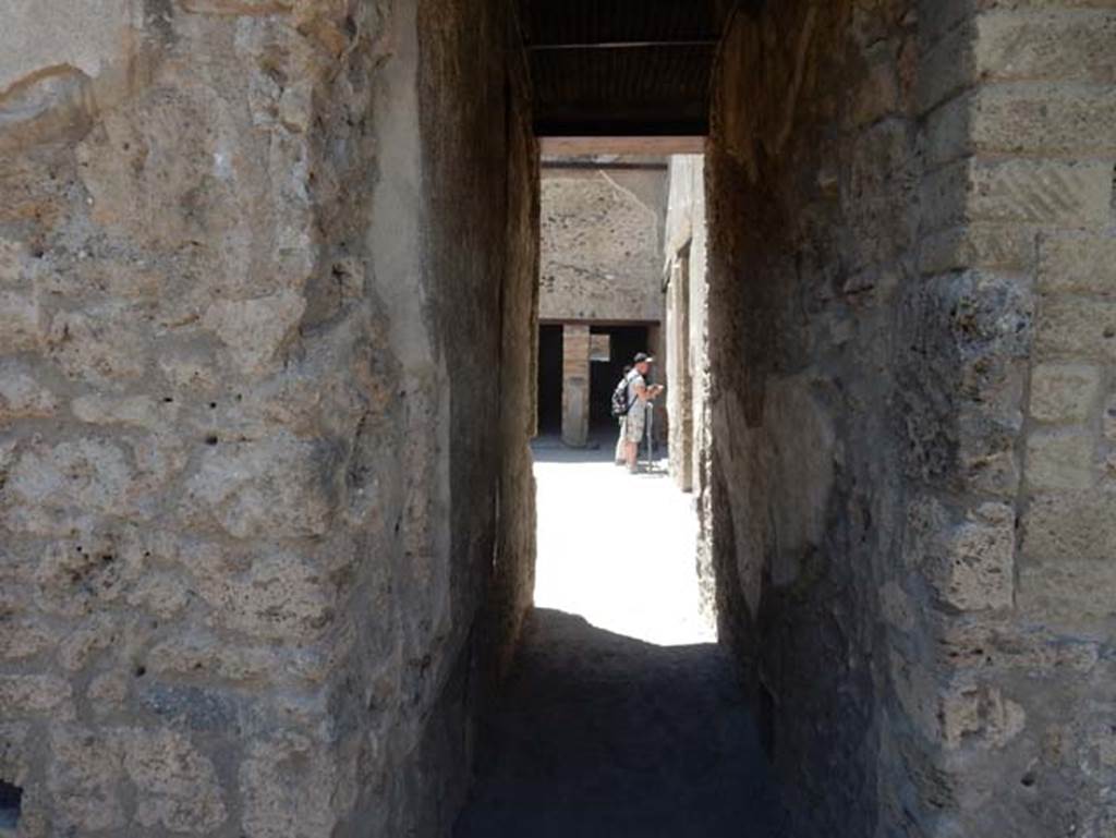 VII.1.47 Pompeii. May 2017. Looking west along corridor 7 from peristyle 19 towards atrium 3. 
Photo courtesy of Buzz Ferebee.