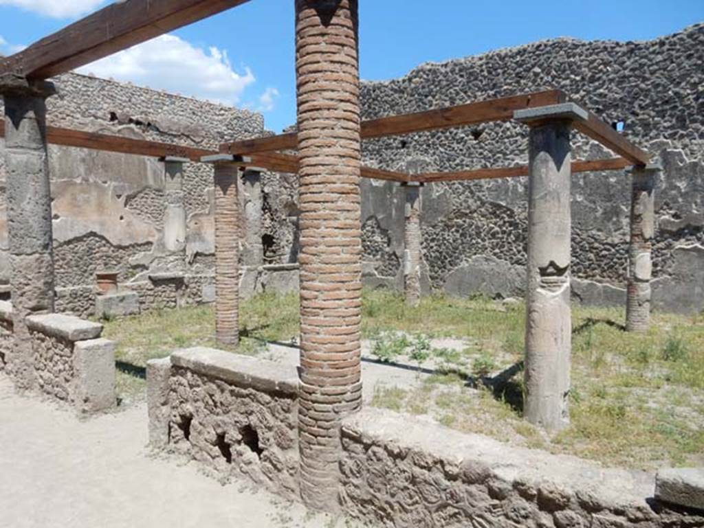 VII.1.47 Pompeii. May 2017. Looking north-east across peristyle 19.  Photo courtesy of Buzz Ferebee.