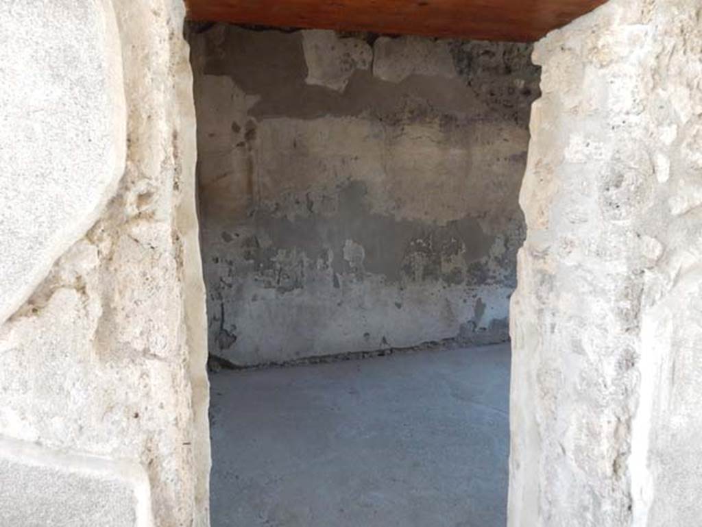 VII.1.47 Pompeii. May 2017. Looking south through doorway to small room 2 on south side of entrance corridor leading to Vicolo del Lupanare.  Photo courtesy of Buzz Ferebee.