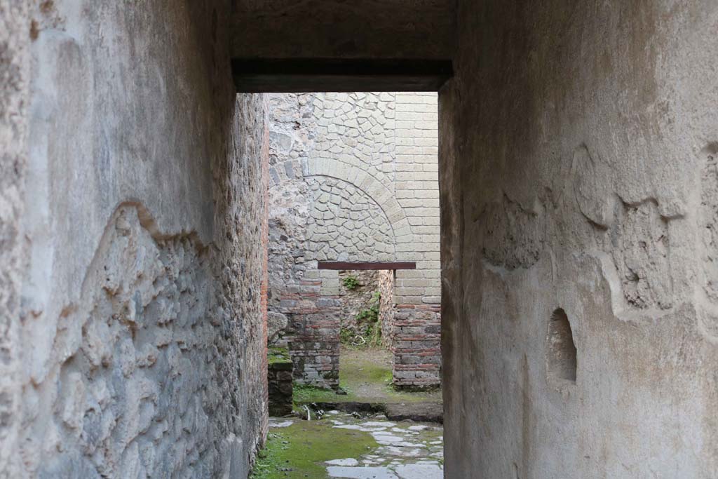 VII.1.47, Pompeii. December 2018. 
Looking north in Corridor 9, from atrium towards kitchen area, see VII.1.46. Photo courtesy of Aude Durand.