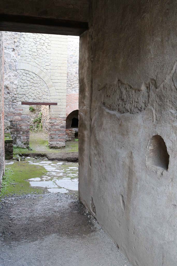 VII.1.47 Pompeii. December 2018. 
Corridor 9, looking towards east wall with niche. Photo courtesy of Aude Durand.