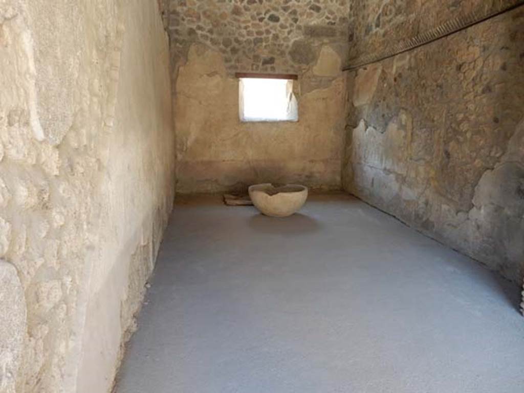 VII.1.47 Pompeii. May 2017. Room 11 on west side of atrium, looking towards west wall with window onto Vicolo del Lupanare. Photo courtesy of Buzz Ferebee.