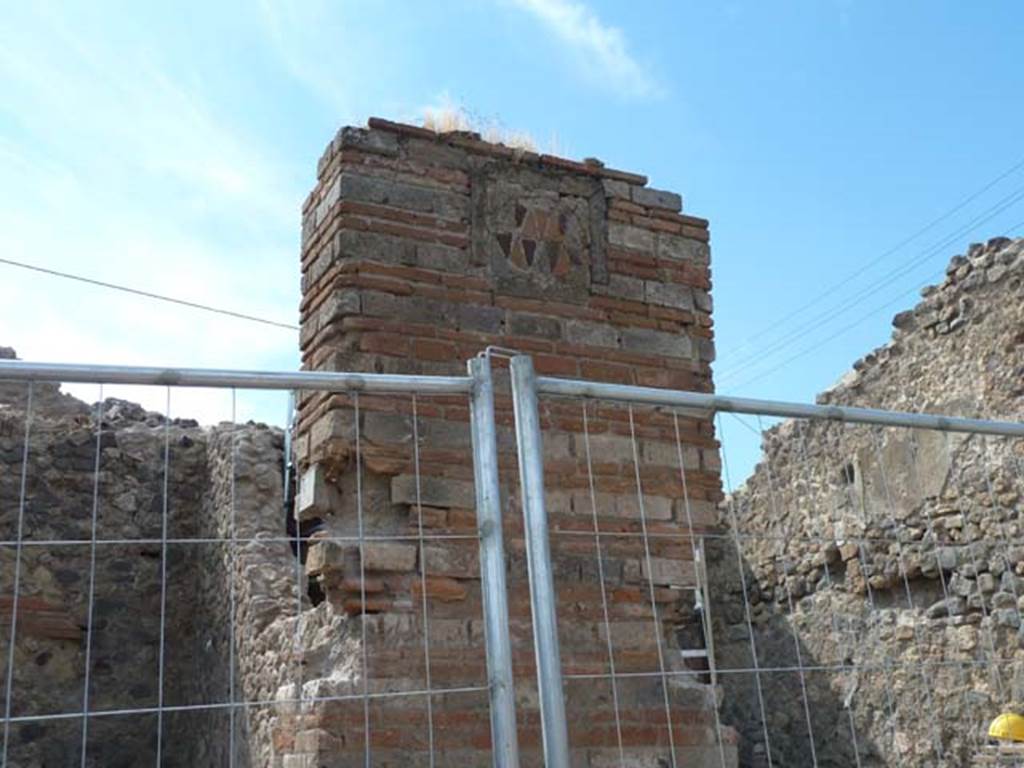 VII.2.1 Pompeii, on left. September 2015. Pilaster between the two shops, during reconstruction.