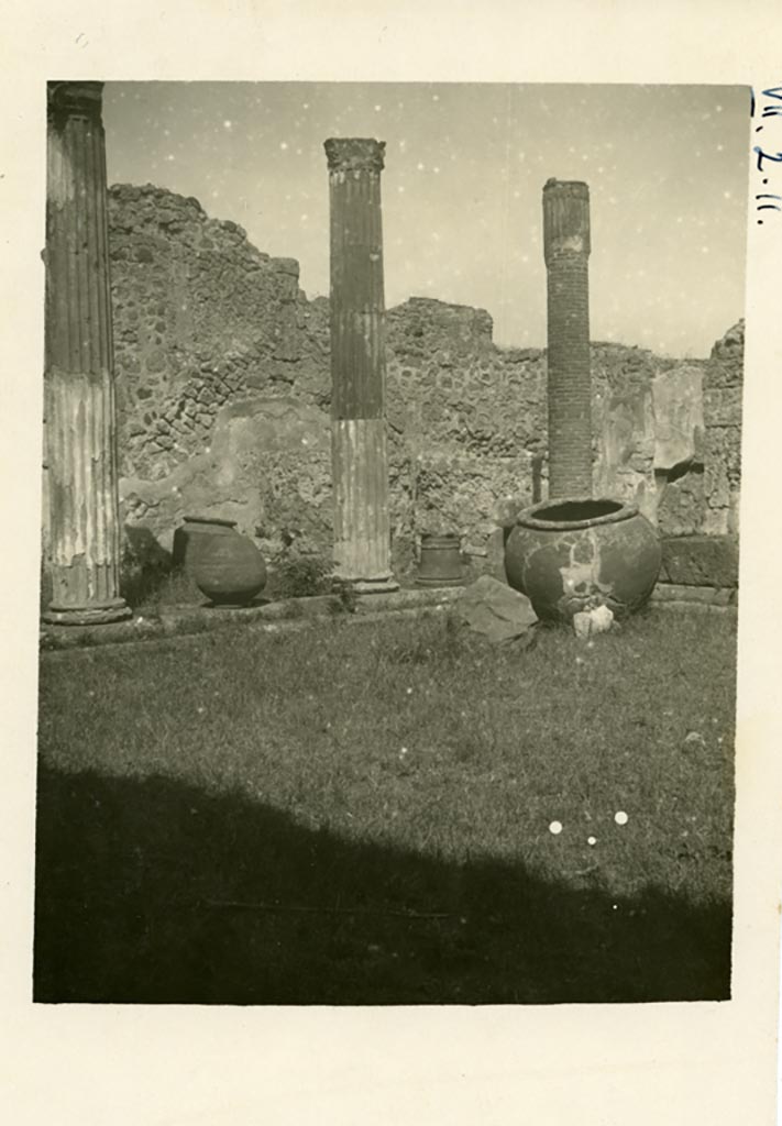VII.2.11 Pompeii. Pre-1937-39. Looking north-east across peristyle.
Photo courtesy of American Academy in Rome, Photographic Archive. Warsher collection no. 273.