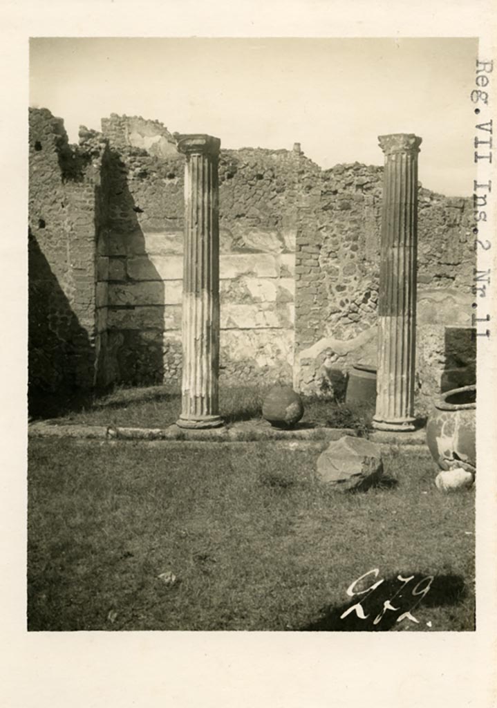 VII.2.11 Pompeii. Pre-1937-39. Looking north across peristyle.
Photo courtesy of American Academy in Rome, Photographic Archive. Warsher collection no. 272.