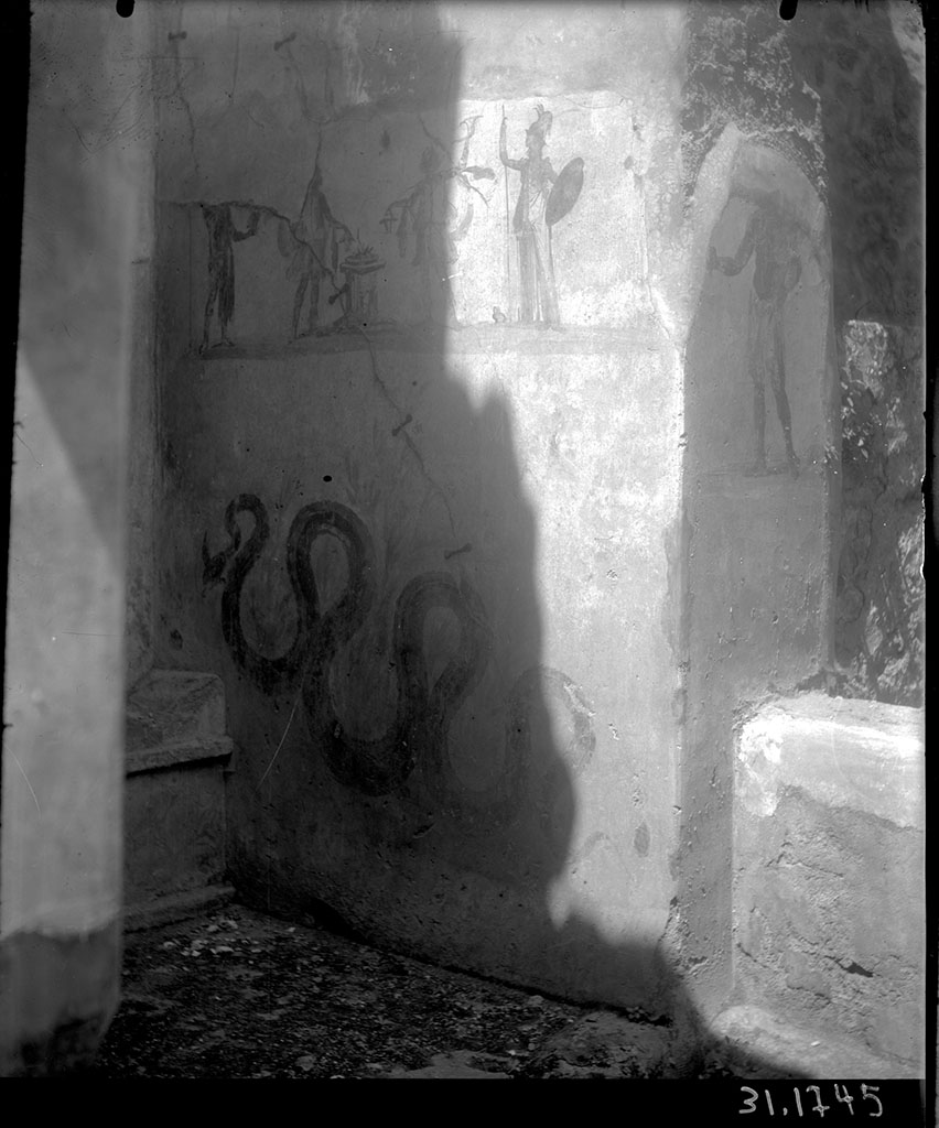VII.2.14 Pompeii. 1931. North wall with remains of lararium painting with serpent and two gods and two Lares above.
DAIR 31.1745. Photo © Deutsches Archäologisches Institut, Abteilung Rom, Arkiv.