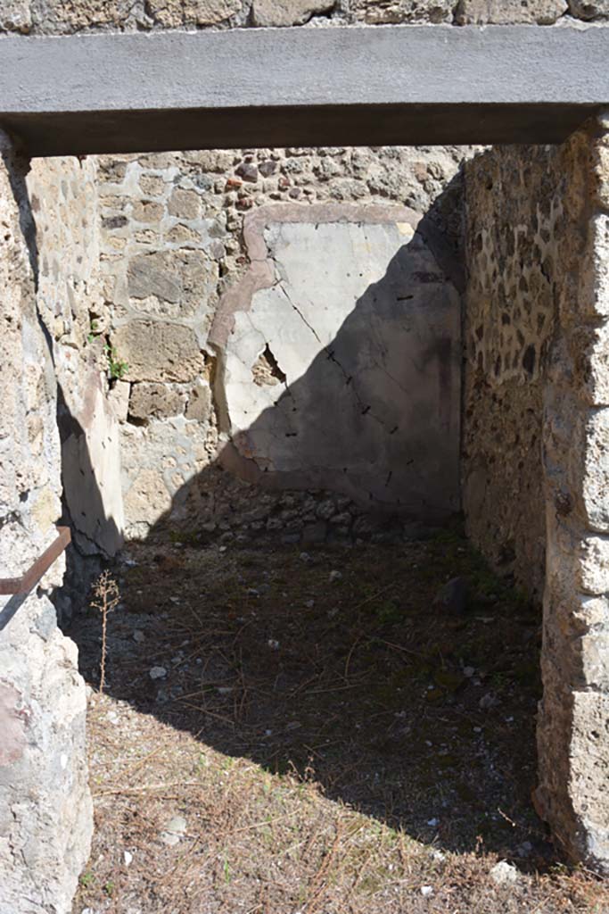 VII.2.16 Pompeii. October 2019. Doorway to cubiculum 5, looking east.
Foto Annette Haug, ERC Grant 681269 DÉCOR.
