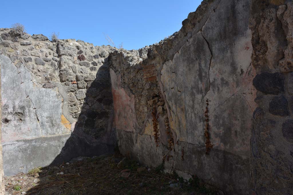 VII.2.16 Pompeii. October 2019. Cubiculum 7, east wall, south-east corner and south wall.
Foto Annette Haug, ERC Grant 681269 DÉCOR.
