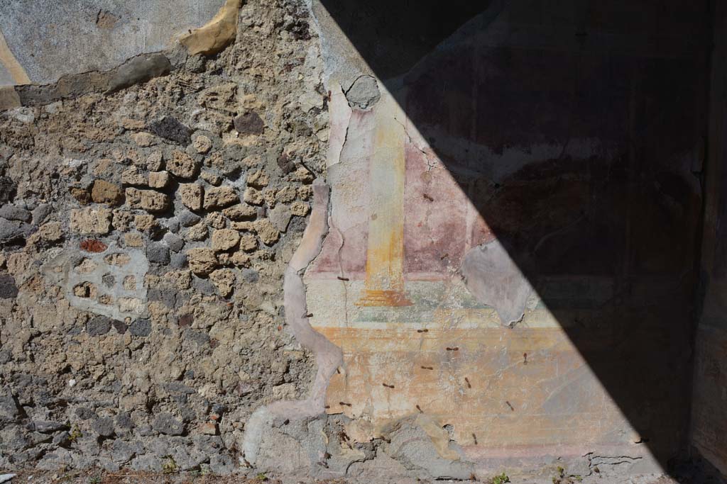 VII.2.16 Pompeii. October 2019. Oecus 10, detail of lower north wall.
Foto Annette Haug, ERC Grant 681269 DÉCOR.