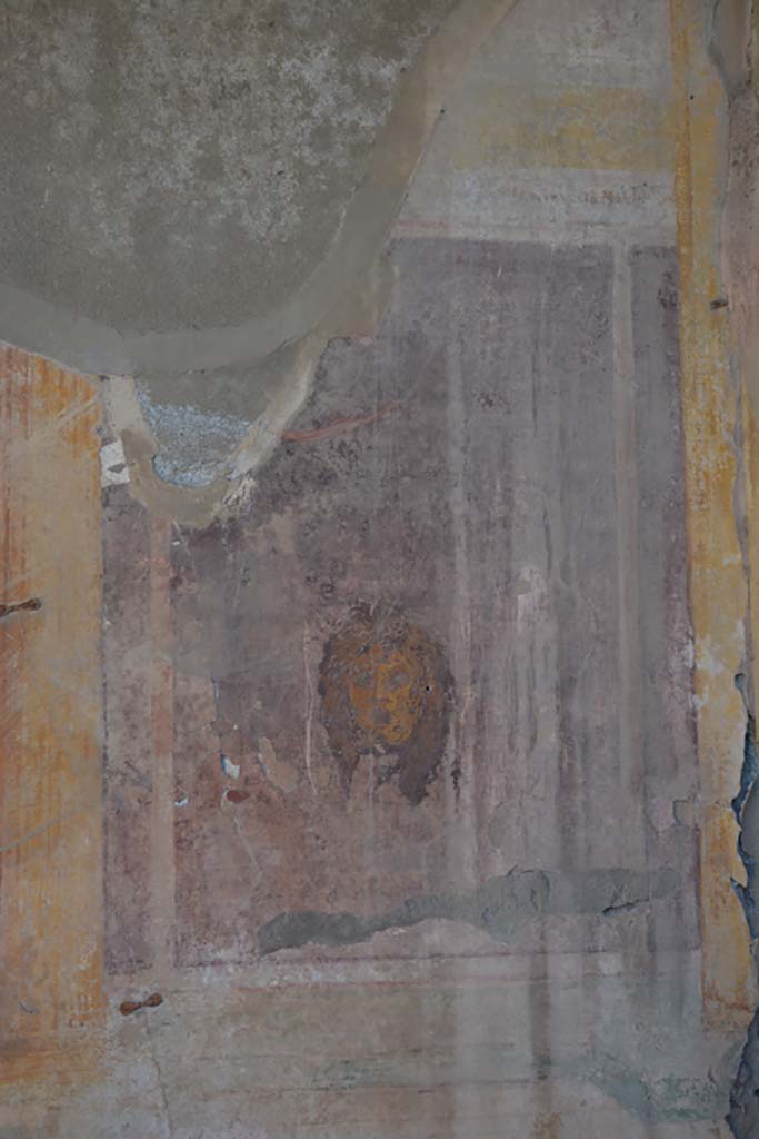 VII.2.16 Pompeii. October 2019. Oecus 10, detail from east wall at south end.
Foto Annette Haug, ERC Grant 681269 DÉCOR.