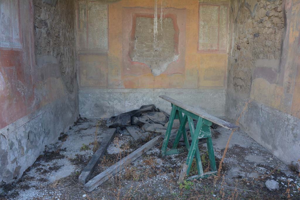 VII.2.16 Pompeii. October 2019. Exedra 17, looking south from doorway.
Foto Annette Haug, ERC Grant 681269 DÉCOR.