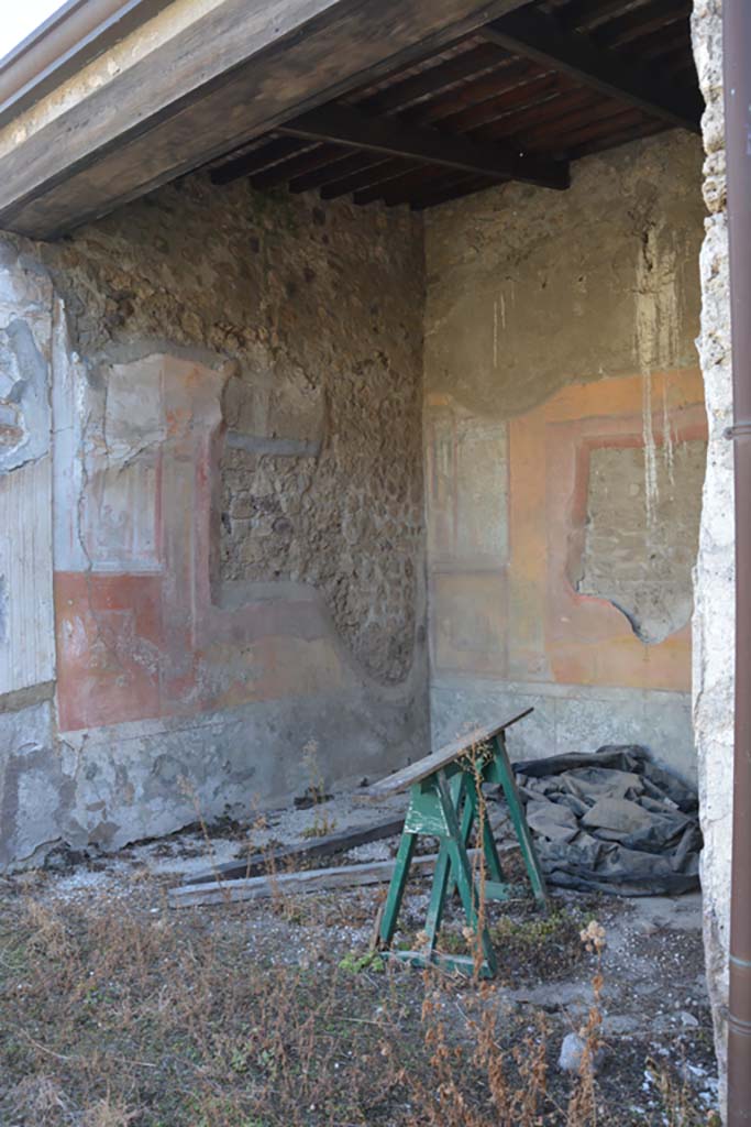 VII.2.16 Pompeii. October 2019. Exedra 17, east wall and south-east corner.
Foto Annette Haug, ERC Grant 681269 DÉCOR.