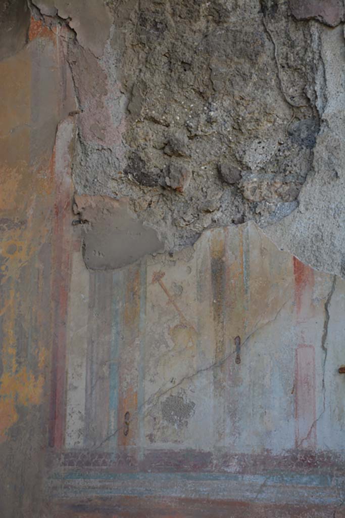 VII.2.16 Pompeii. October 2019. Exedra 17, detail from painted panel on west wall.
Foto Annette Haug, ERC Grant 681269 DÉCOR.