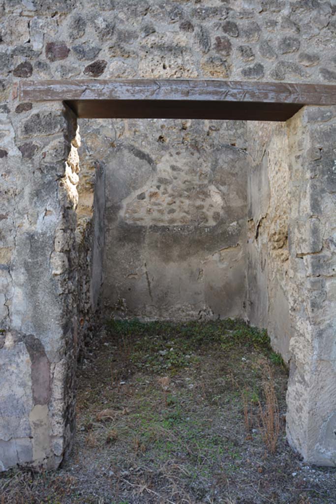 VII.2.16 Pompeii. October 2019. Room 19, looking south through doorway.
Foto Annette Haug, ERC Grant 681269 DÉCOR.