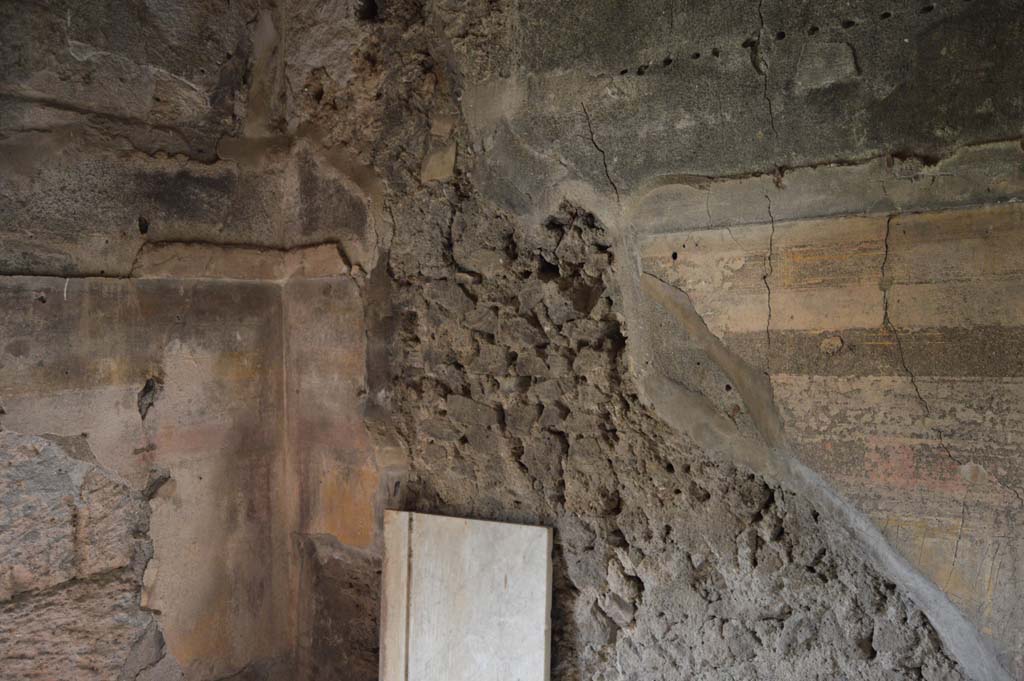 VII.2.16 Pompeii. October 2017. Room 21, south-west corner and west wall, detail of decorations.
Foto Taylor Lauritsen, ERC Grant 681269 DÉCOR.