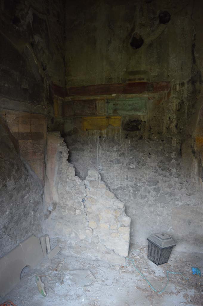 VII.2.16 Pompeii. October 2017. 
Room 21, north-west corner with small wall forming a cupboard/recess.
Foto Taylor Lauritsen, ERC Grant 681269 DÉCOR.