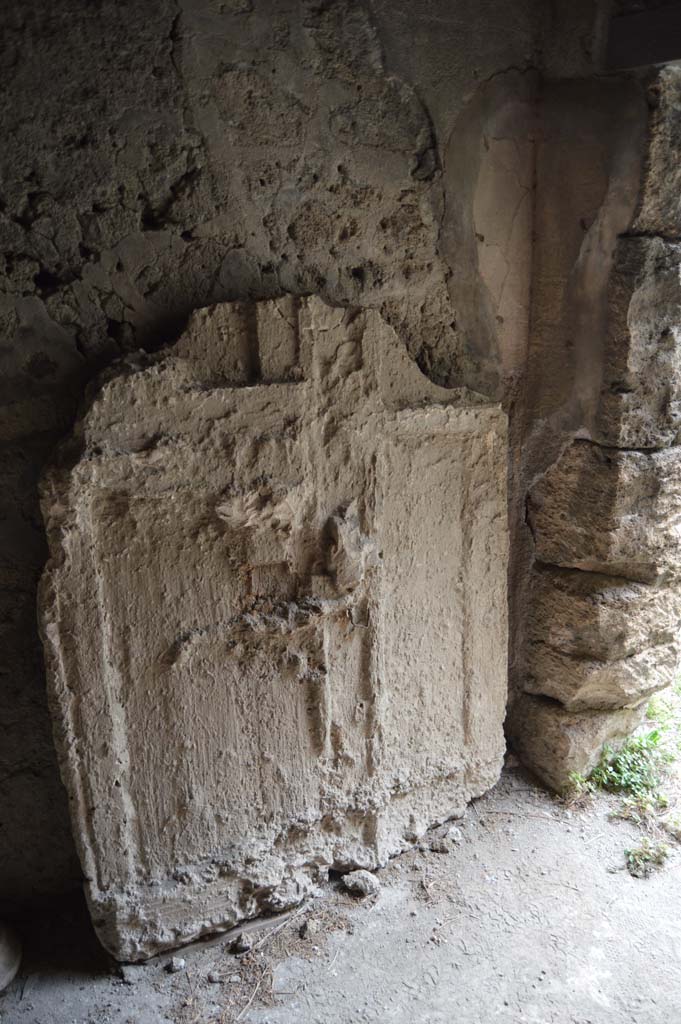 VII.2.16 Pompeii. October 2017. Room 21, plaster-cast of a door.
Foto Taylor Lauritsen, ERC Grant 681269 DÉCOR.