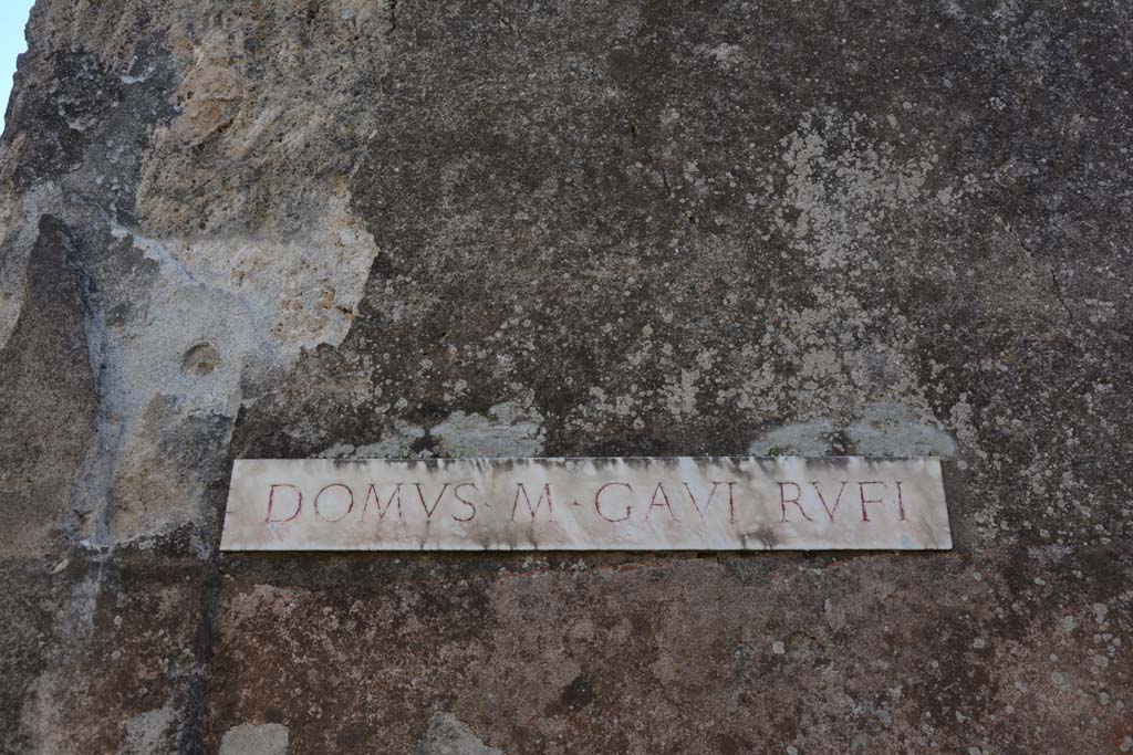 VII.2.16 Pompeii. October 2019. Identification name plate on front façade.
Foto Annette Haug, ERC Grant 681269 DÉCOR