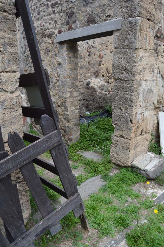 VII.2.16 Pompeii. October 2017. Doorway to room 1 on the east side of entrance corridor/fauces.
Foto Taylor Lauritsen, ERC Grant 681269 DÉCOR.
