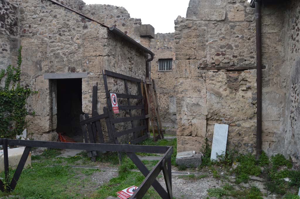 VII.2.16 Pompeii. October 2017. Looking north from east side of atrium.
Foto Taylor Lauritsen, ERC Grant 681269 DÉCOR.