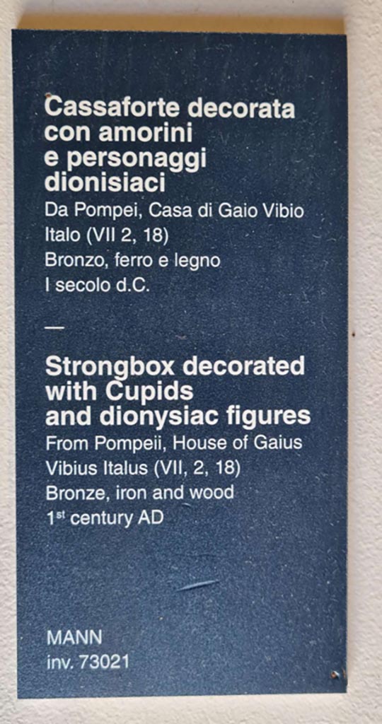 VII.2.18 Pompeii. October 2023. 
Cassaforte decorata con amorini e personaggi dionisiaci.
Description card for inv. 73021. Photo courtesy of Giuseppe Ciaramella.