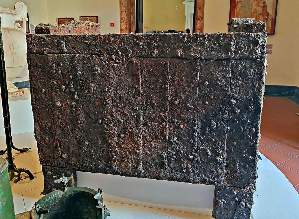 VII.2.18 Pompeii. October 2023. Detail of rear of “arca”, storage/money-chest. Photo courtesy of Giuseppe Ciaramella.