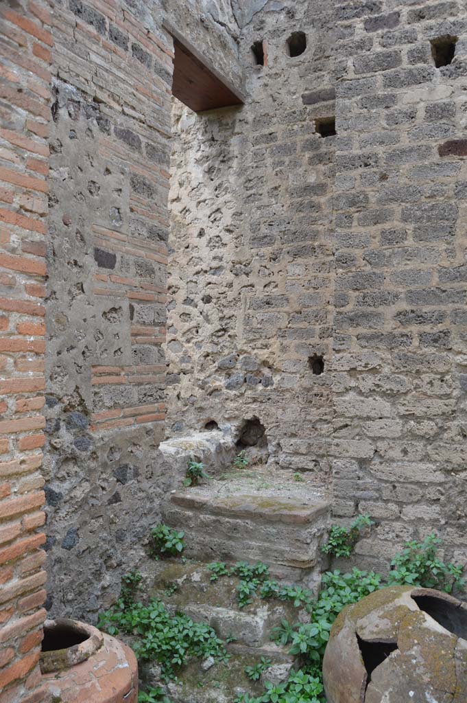 VII.2.18 Pompeii. October 2017. Room 8, steps leading to upper floor.
Foto Taylor Lauritsen, ERC Grant 681269 DÉCOR.