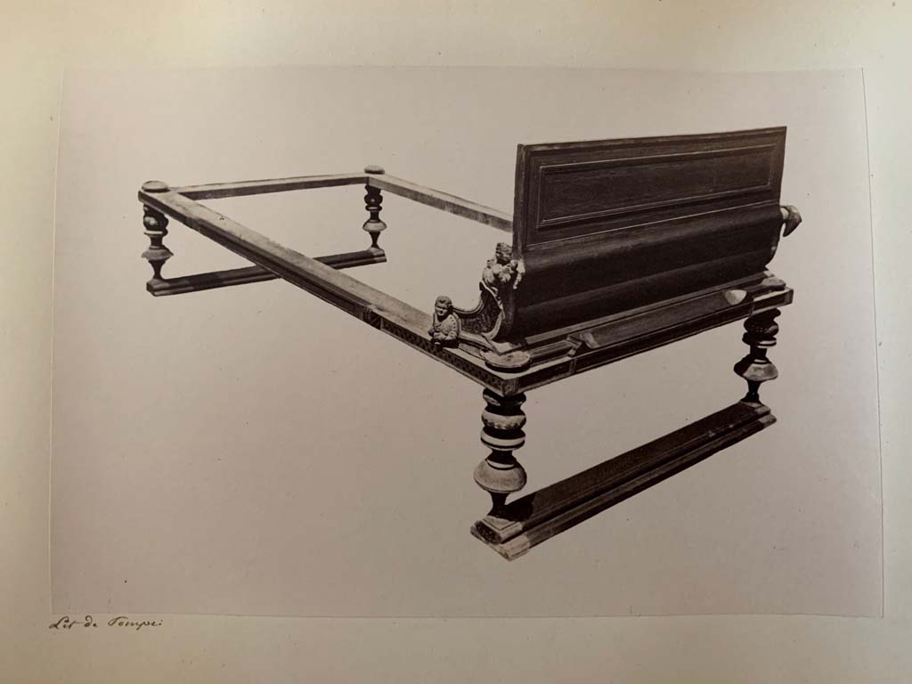 VII.2.18 Pompeii. From an Album by M. Amodio, c.1880, entitled “Pompei, destroyed on 23 November 79, discovered in 1748”.
Reproduction of a reconstructed dining couch. Photo courtesy of Rick Bauer.